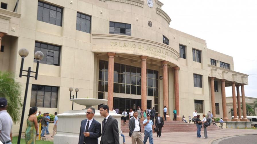 Exempleada de Omega habría cargado con la yipeta por una deuda