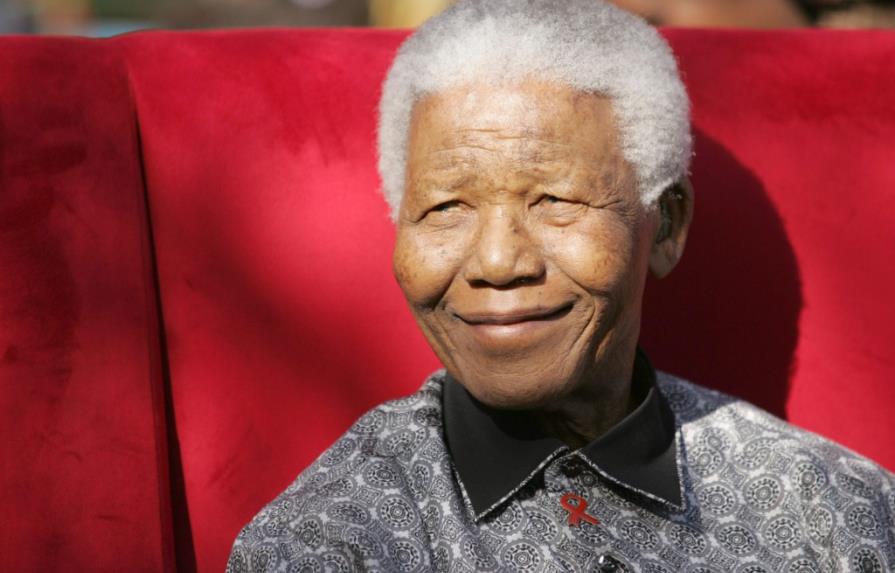 Mandela mejora pero sigue grave tras cumplir una semana en el hospital