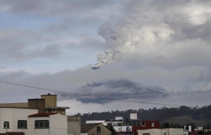 Reportan 38 nuevas exhalaciones y explosión en volcán mexicano Popocatépetl