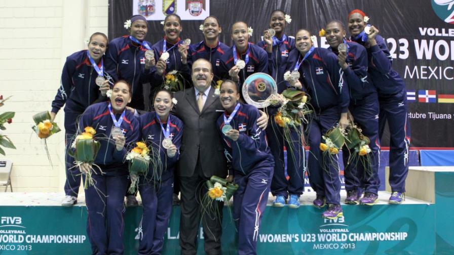 Cristóbal Marte felicita al equipo de la República Dominicana que conquistó plata