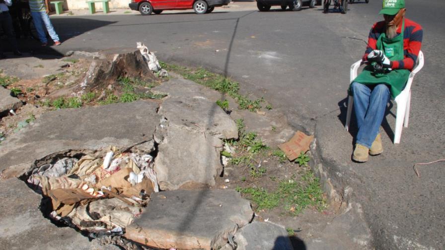 Aceras temibles en la avenida Duarte y calle 30 Aceras temibles en la avenida Duarte y calle 30