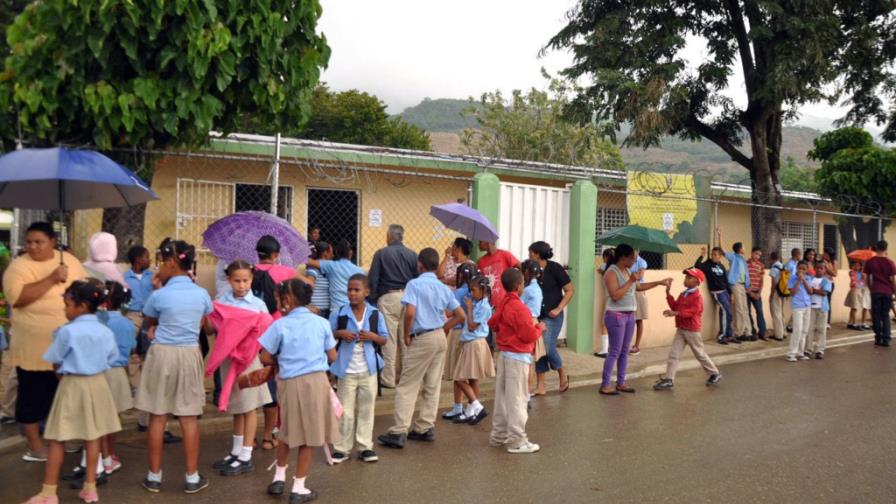 Palma Arriba paralizada por el cierre de su escuela Palma Arriba paralizada por el cierre de su escuela