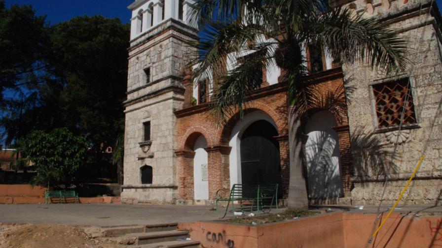 A la Casa Museo de Duarte se le pasa un paño con pasta