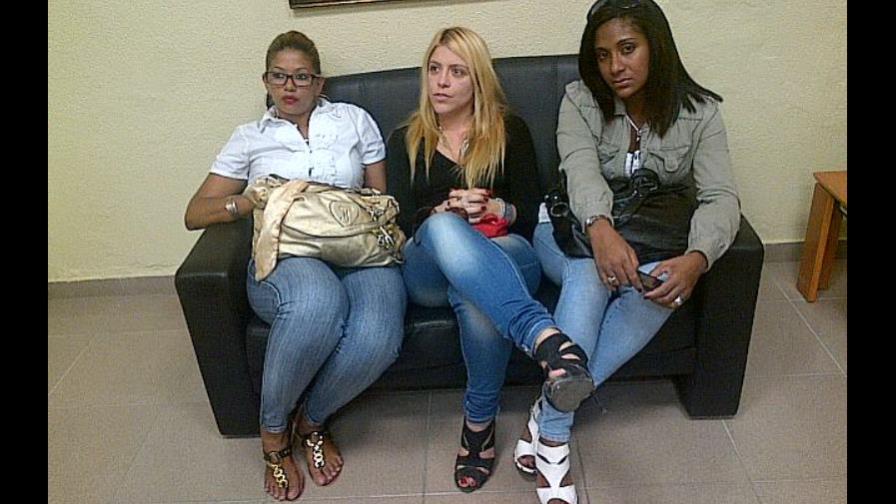 Tres exparejas de Vakeró van a la Fiscalía para defenderlo