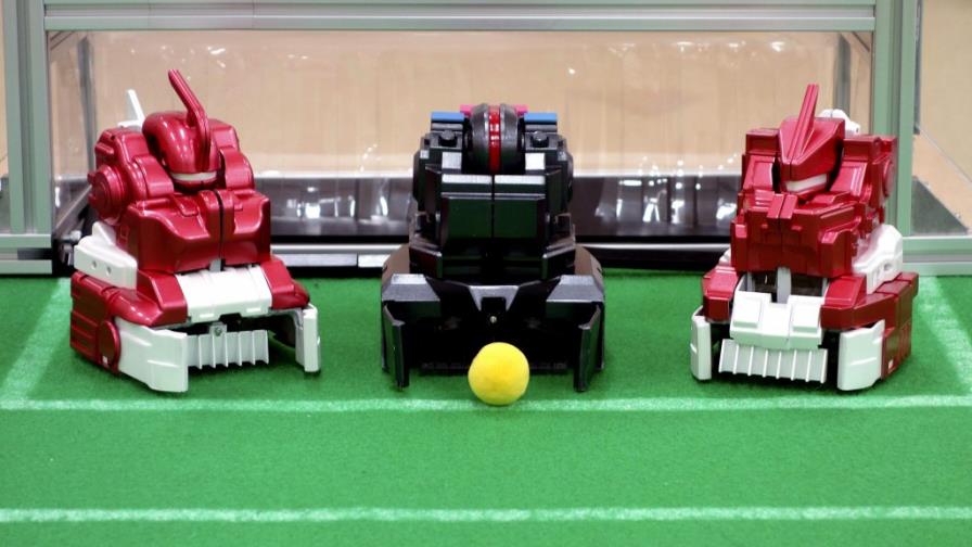 Presentan en Japón un robot futbolista para fomentar los niños ingenieros