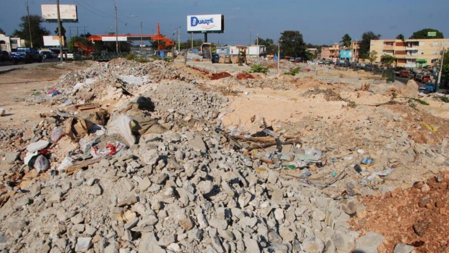 Convierten área verde de la 17 en zafacón