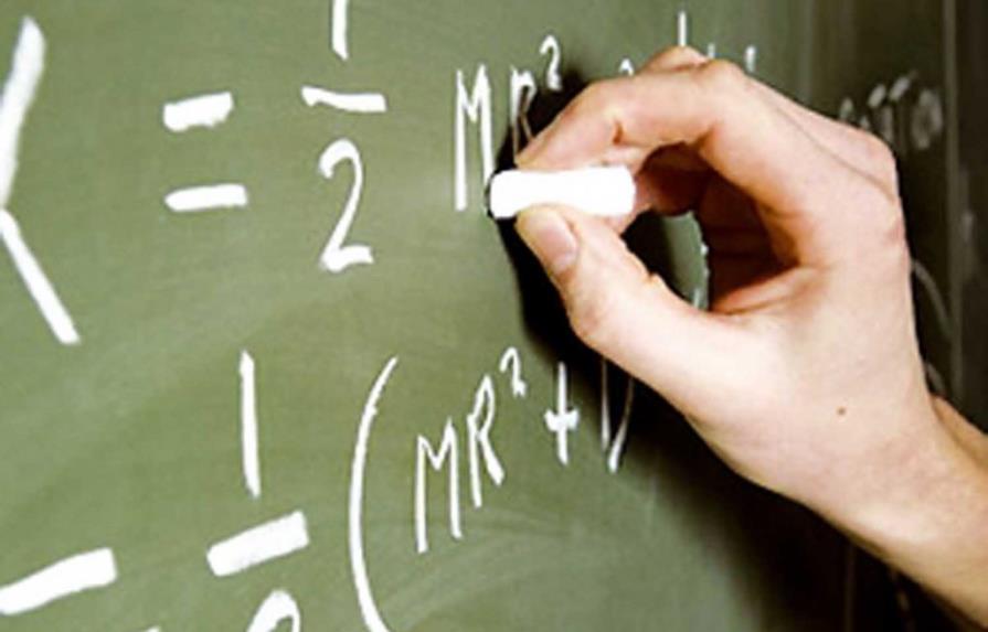 Educación anuncia aumento a profesores en base a compensación; ADP lo rechaza