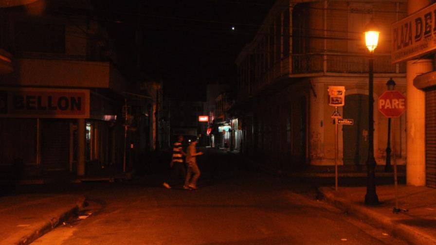 La falta de iluminación genera inseguridad Stgo. La falta de iluminación genera inseguridad Stgo.