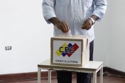 Maduro gana los comicios por estrecho margen, con 50.66%