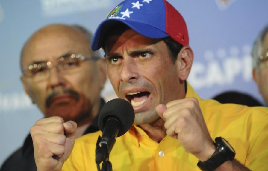 Capriles está ligeramente por encima de Maduro, dice un líder opositor