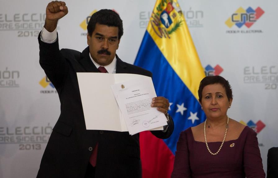 Autoridad electoral proclama ganador a Maduro
