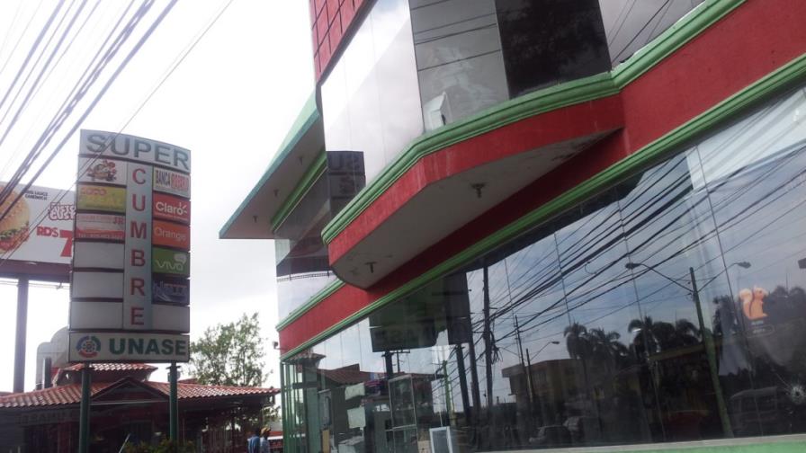 Asaltan el Súper Cumbre y cargan con RD$7 millones