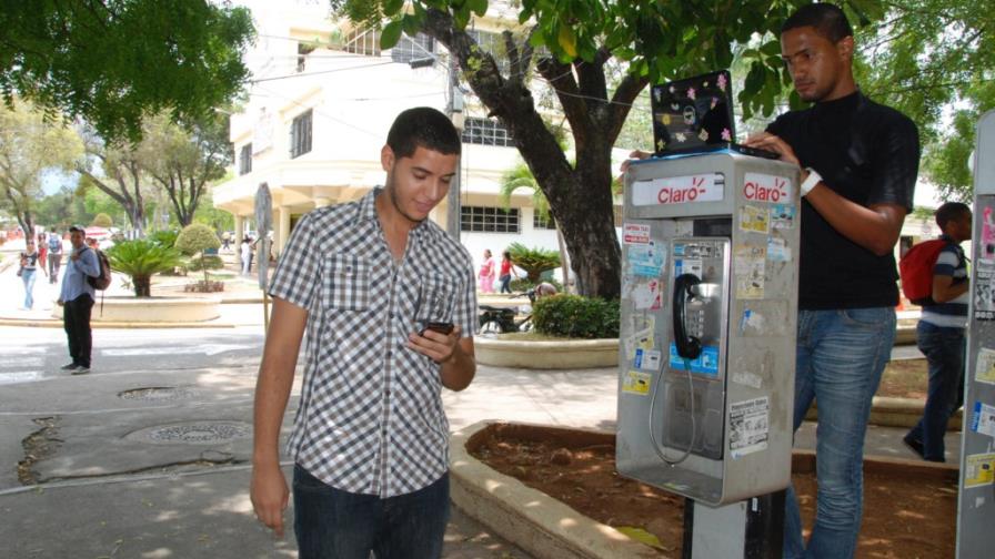 Estudiantes de la UASD tienen acceso gratis a Wi-Fi Estudiantes de la UASD tienen acceso gratis a Wi-Fi