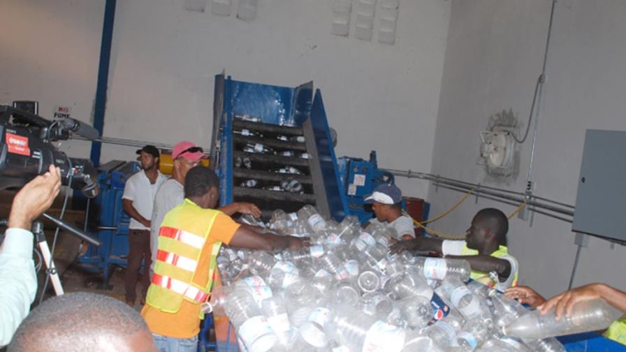 Medio Ambiente sensibilizará a municipios del país sobre reciclaje