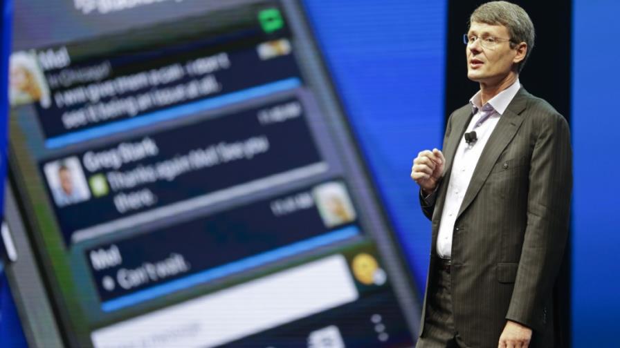 BlackBerry presenta un teléfono inteligente más barato