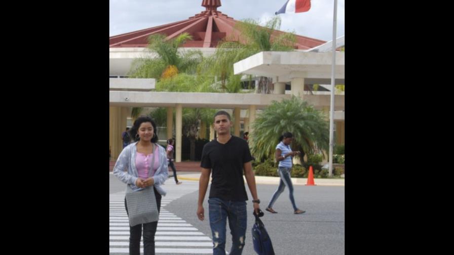 Entregan becas a 622 alumnos pobres