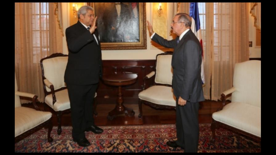 Presidente Medina juramenta nuevo embajador dominicano en Japón