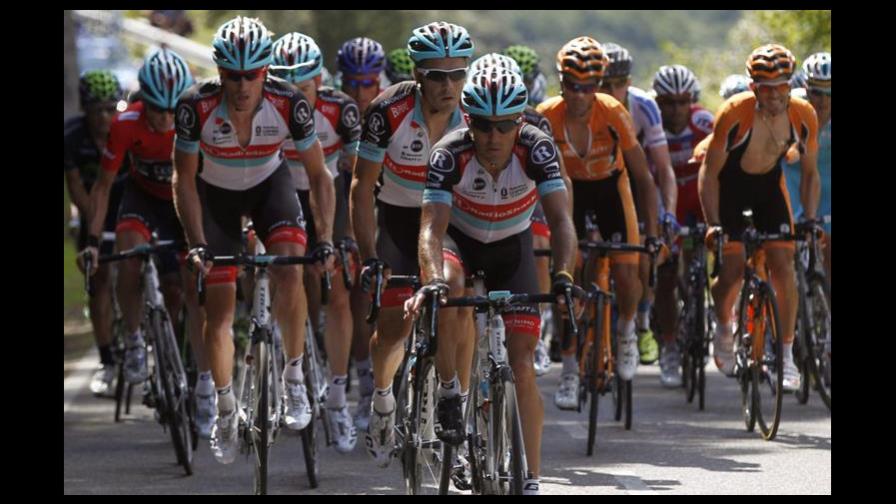 Froome y su equipo SKY lideran la Vuelta a España