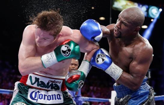 Floyd Mayweather Jr. derrota al Canelo Alvarez Floyd Mayweather Jr. derrota al Canelo Alvarez