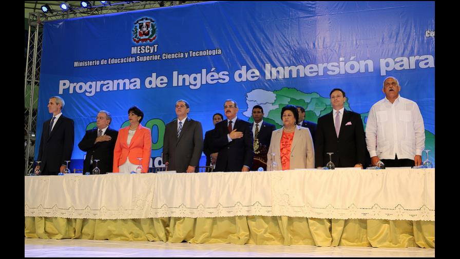Educación oferta 1,500 plazas como profesores de inglés a egresados de programa
