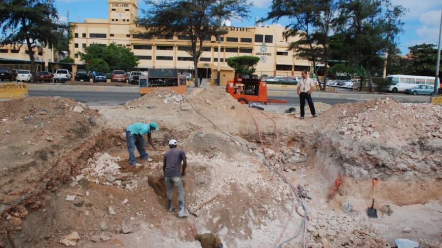 Construcción peatonal en el malecón continúa Construcción peatonal en el malecón continúa