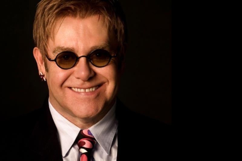Elton John, entusiasmado por el nacimiento de su segundo hijo