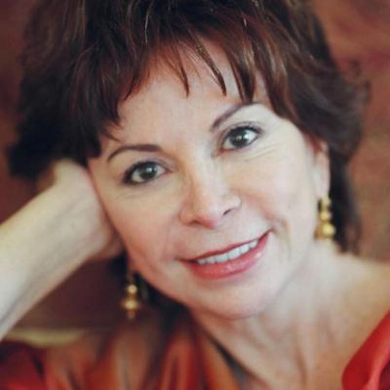 Isabel Allende: En Chile no se perdona que vendas libros