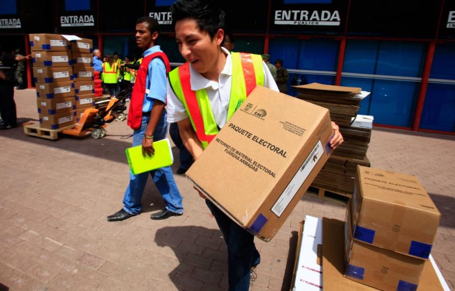 Ecuatorianos listos para elegir nuevo presidente