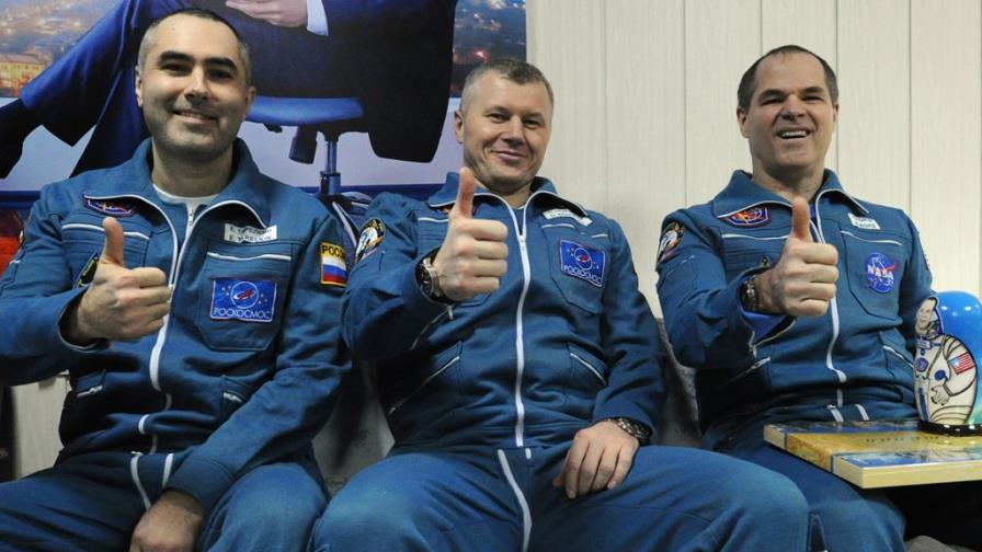 Regresan tres astronautas de la Estación Espacial