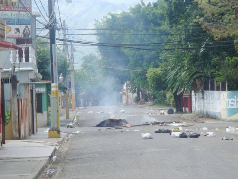 Apagones generan violentas protestas callejeras en el Cibao