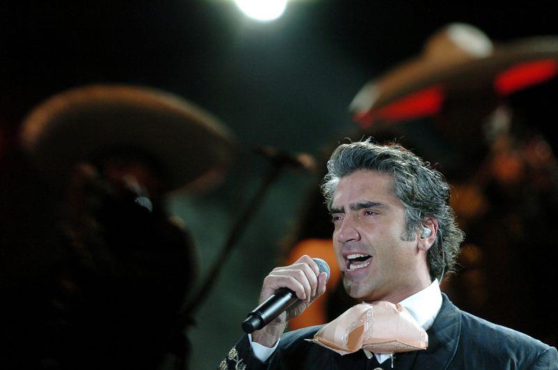 Nuevo disco de Alejandro Fernández contendrá un dueto con su padre