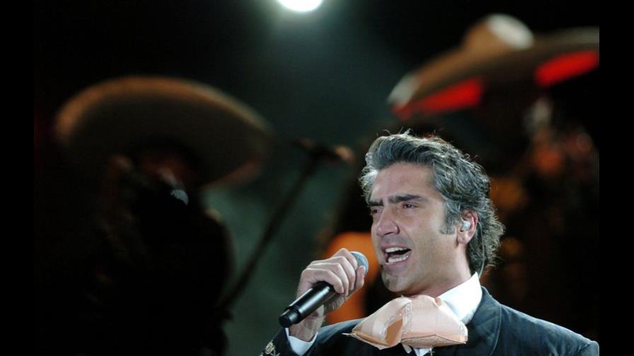Nuevo disco de Alejandro Fernández contendrá un dueto con su padre