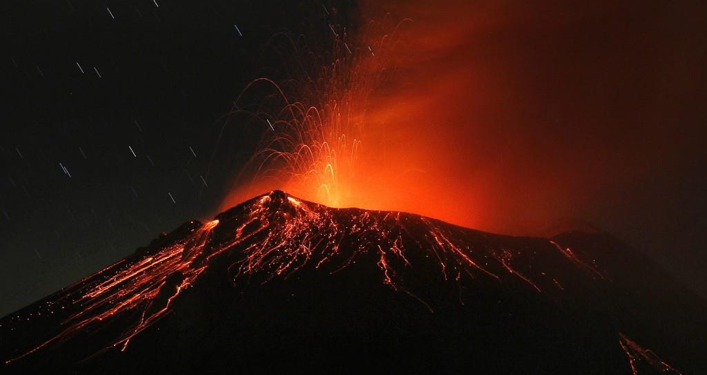 Nueva explosión en volcán Popocatépetl genera fumarola de 3,5 kilómetros
