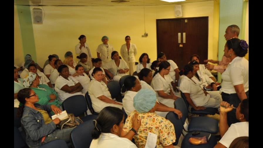 En huelga enfermeras del Hospital Cabral y Báez de Santiago