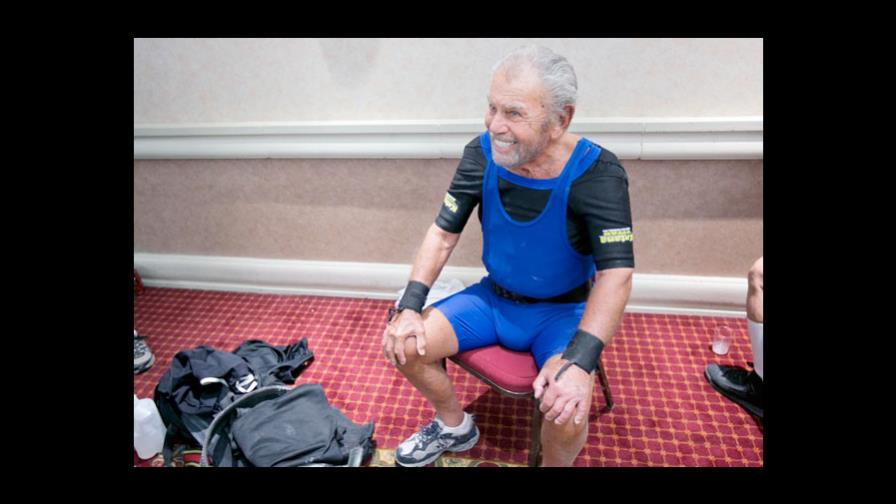Halterófilo de 91 años impone récord mundial