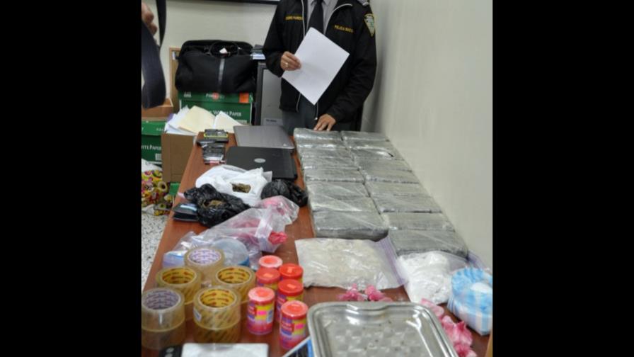 Desmantelan laboratorio de drogas en Santiago y se incautan 19 kilos de cocaína Desmantelan laboratorio de drogas en Santiago y se incautan 19 kilos de cocaína