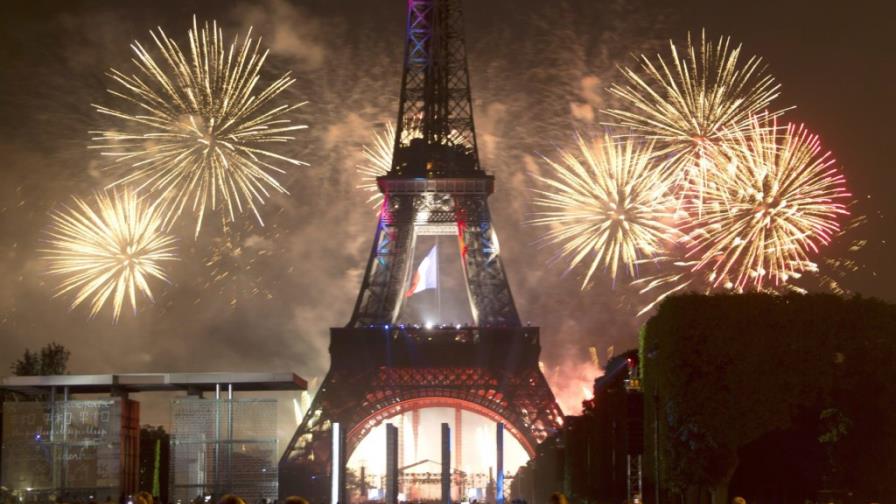 Fuegos artificiales en París Fuegos artificiales en París