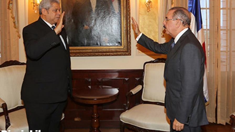 Medina juramenta como embajador a ex perredeísta Medina juramenta como embajador a ex perredeísta