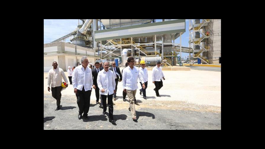 Danilo Medina preside inaguración de fábrica de cemento