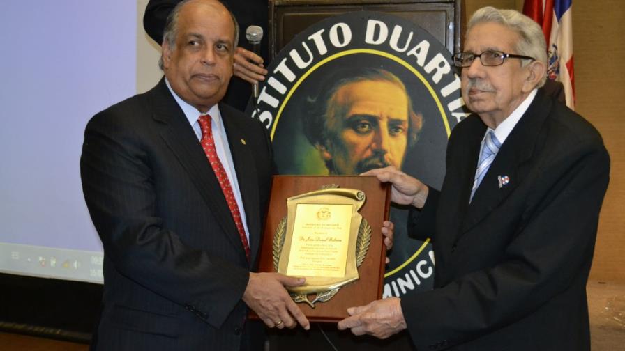Instituto Duartiano reconoce a historiador Juan Daniel Balcácer
