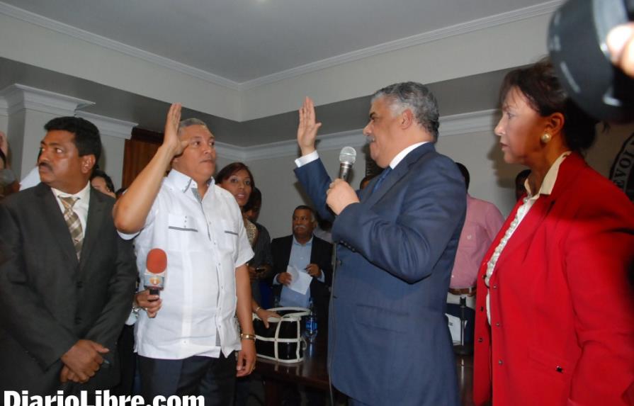 Diputados PRD eligen a Radhamés González