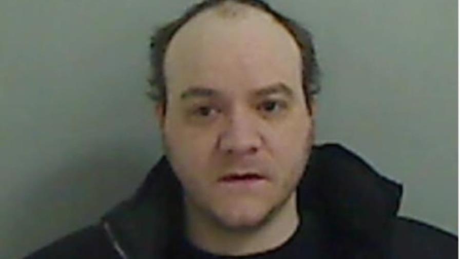 Condenado a 14 años por hacerse pasar por Justin Bieber para abusar de niños Condenado a 14 años por hacerse pasar por Justin Bieber para abusar de niños