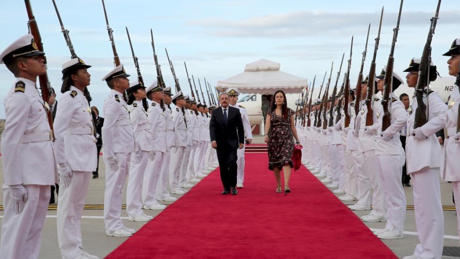 Danilo Medina llega a Caracas para participar en cumbre de Petrocaribe