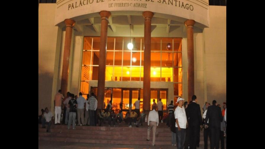 Dictan prisión hombre secuestró a su esposa