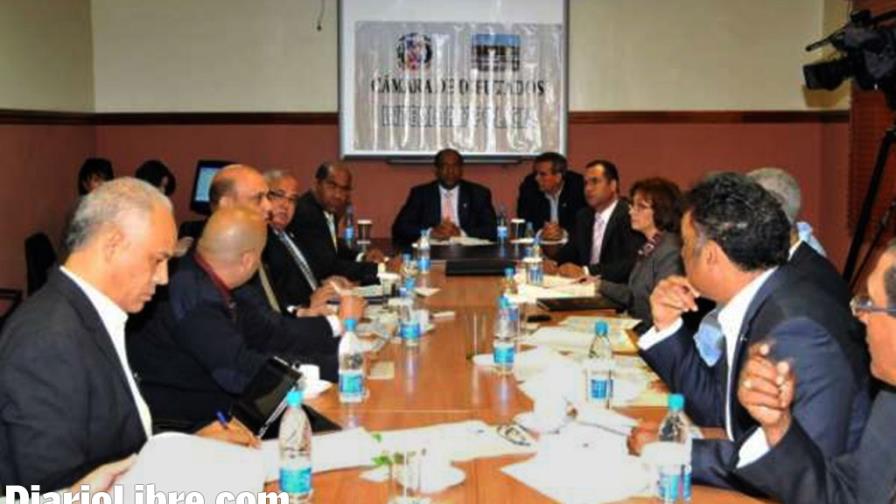 Presidente convoca diputados para discutir el Sistema 911