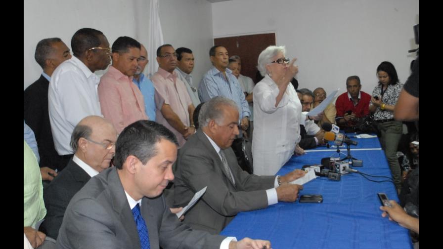 Sector de Hipólito Mejía acudirá a CEN convocado por Miguel Vargas