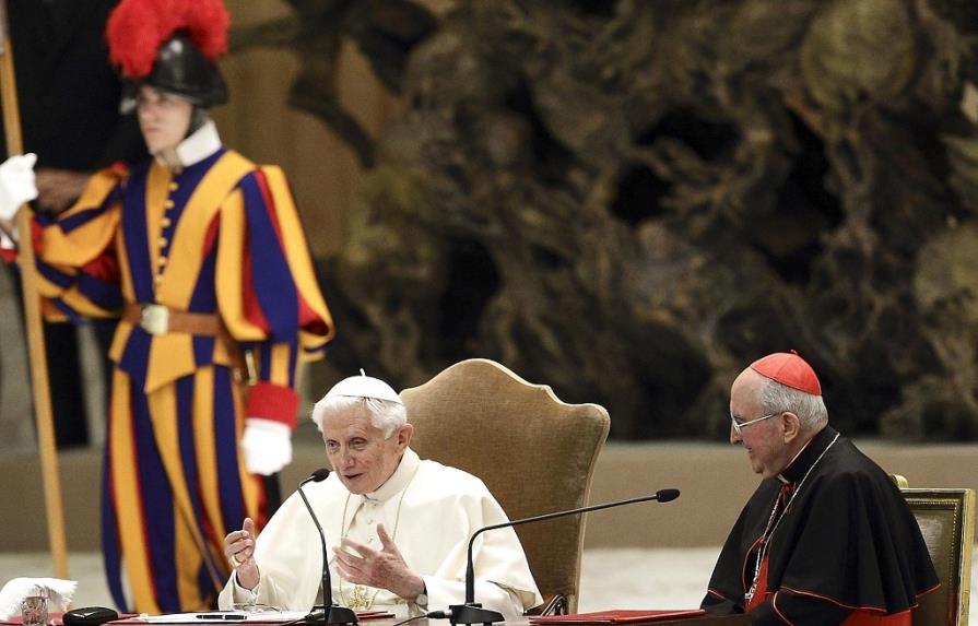El Papa pide en su penúltimo ángelus la renovación de toda la Iglesia