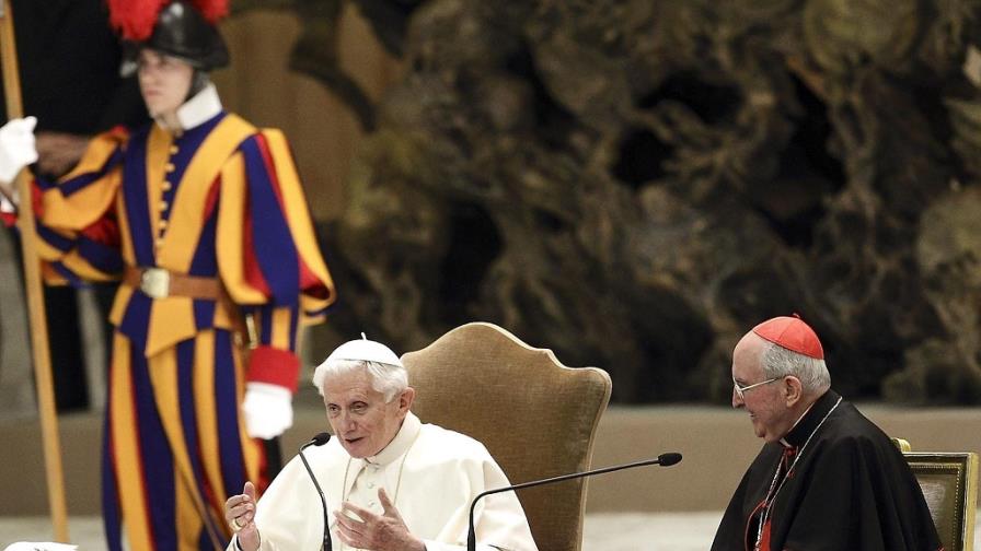 El Papa pide en su penúltimo ángelus la renovación de toda la Iglesia