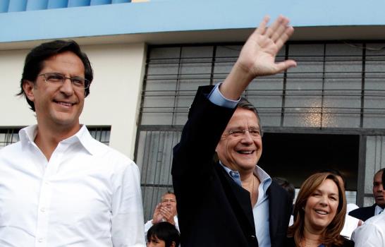 Ecuatorianos votan para presidente y asambleístas