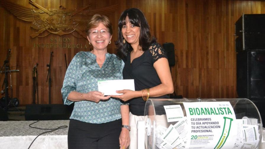 Reconocen bioanalistas en su día